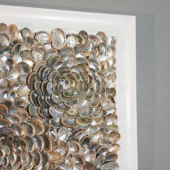29" x 29" HANDMADE FRAMED ABALONE SHELL ARTWORK - Picture 4 of 7
